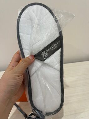 Ritz-Carlton Montreal Logo Limited Edition Quilted Spa Slippers New in bag! GWP